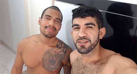Henrique con otro semental muscular, pero termina siendo la perra inferior! Me gusta ir a algún lugar caliente cuando llegue el invierno. Yo odio el clima frio.