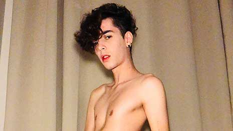 Amateur boy Henry Evans is a natural when it comes to showing off. This boy has a big demanding cock that needs a lot of attention and it really turns him on knowing your dick is rigid...