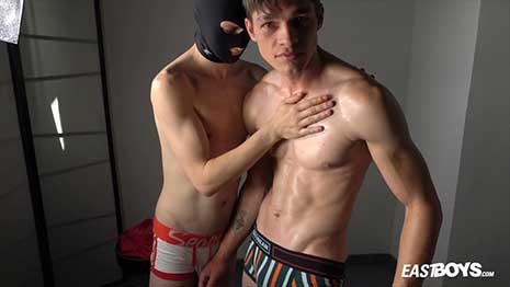 At the request of our member we prepared the following hot video! Wow, we have an eye candy for muscle worship lowers! Daniel Donovan looks better than ever and he teamed up with...