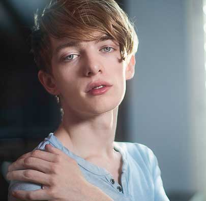 Through a sunlit, steamy room, pretty boy, Adam Reid comes into focus. The world stops as he turns his angelic face to meet your gaze. With full lips, and come fuck me eyes, the naughty